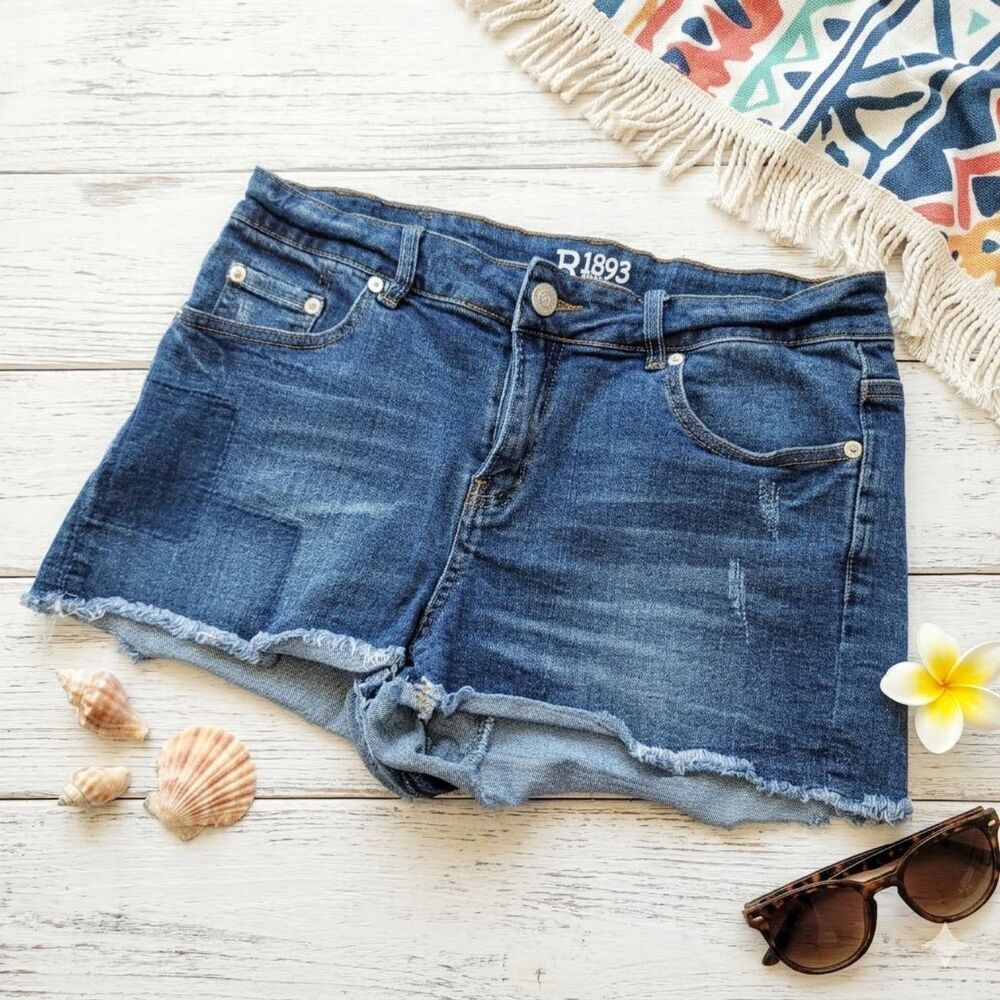 R1893 Patchwork Distressed Cutoff Jean Shorts Size 10